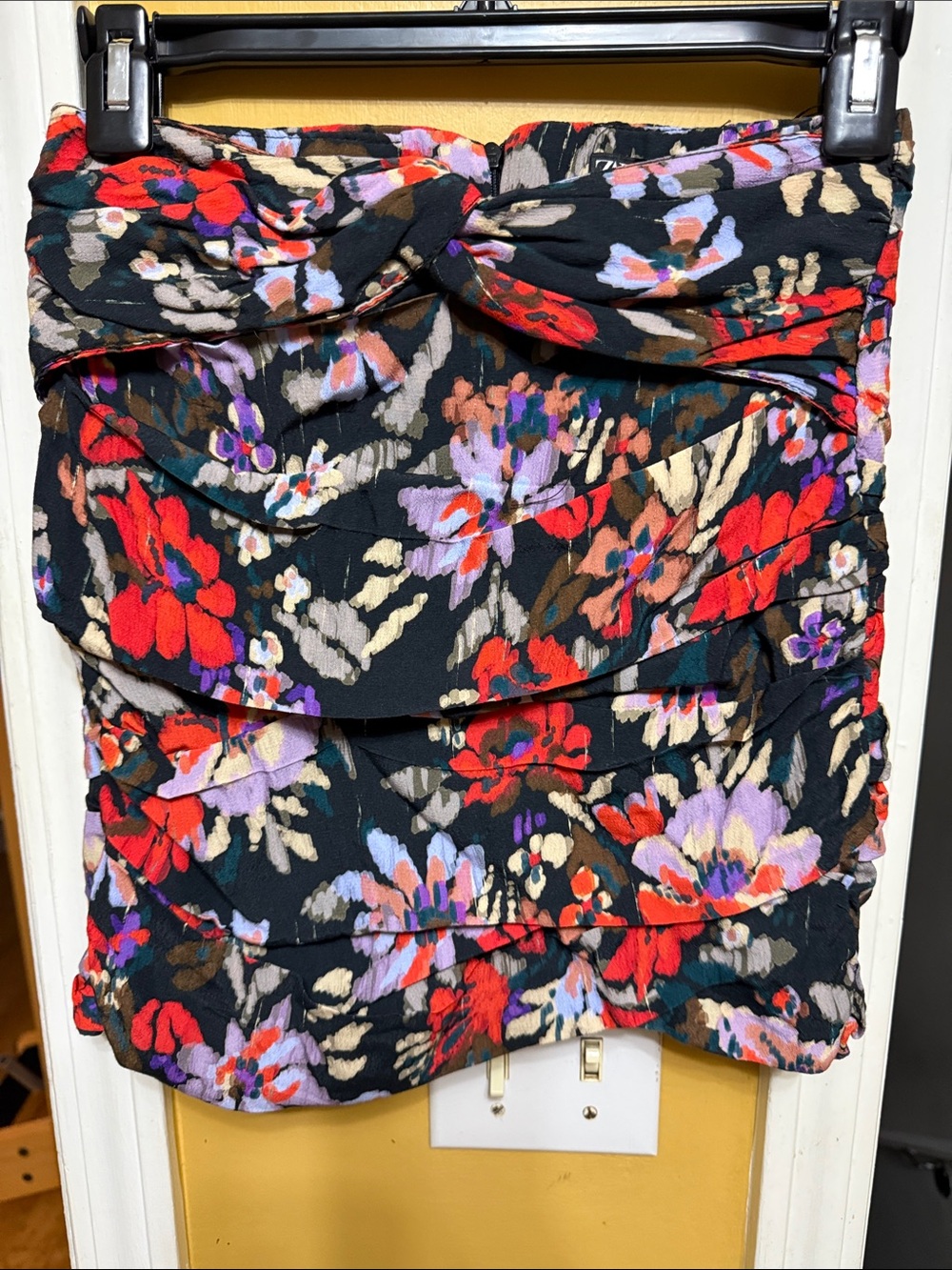 Zara NWT Strapless Floral Ruched Bandeau Top XS Black Multicolor Twist Front
